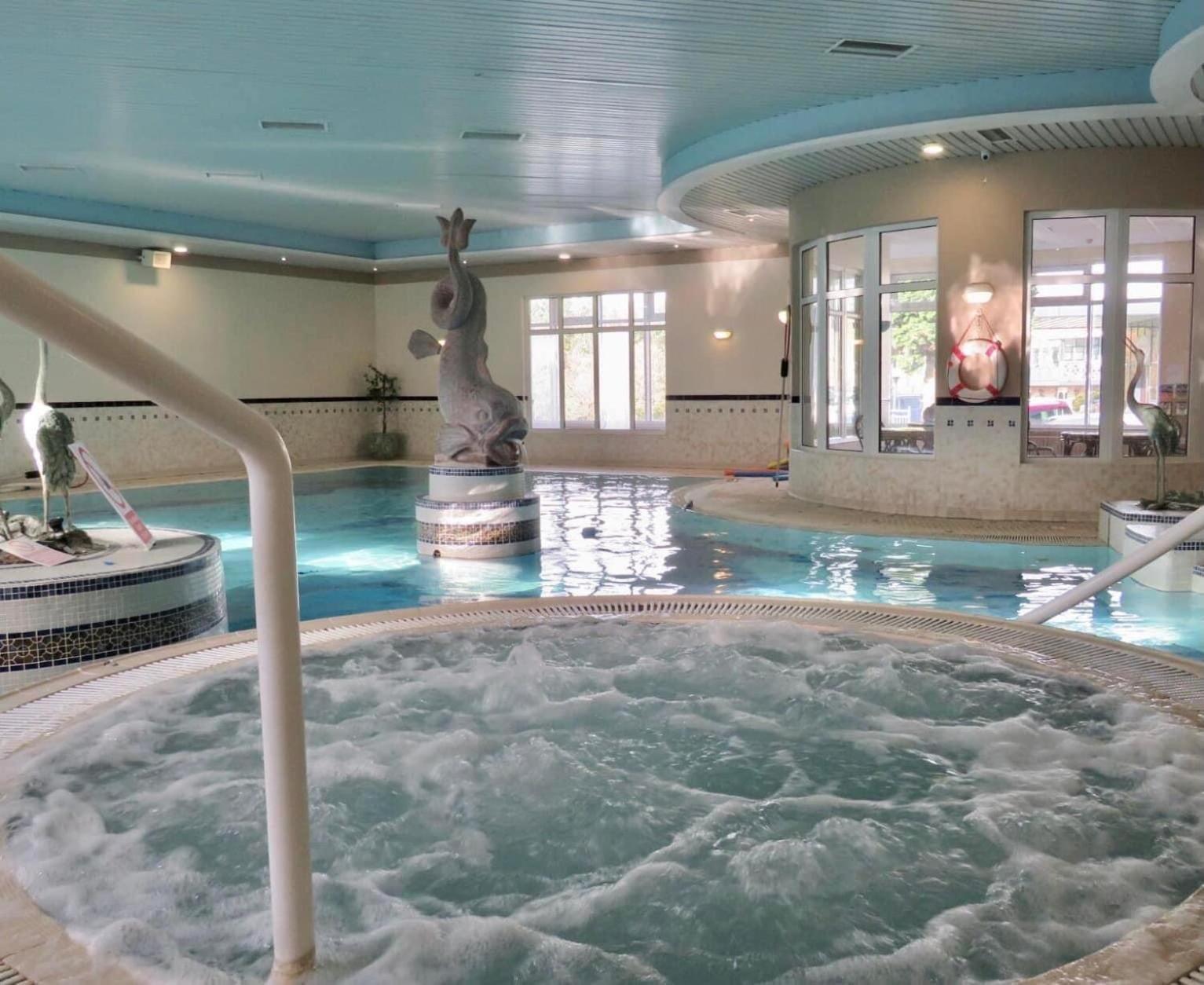 Westlodge Hotel & Leisure Centre แบนทรี ภายนอก รูปภาพ